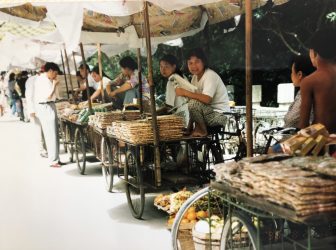 Cina-Yangshuo-venditori-souvenir