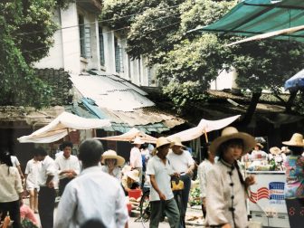 中国　陽朔　賑やか　人々