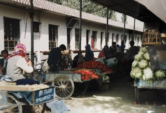 中国　敦煌　市場