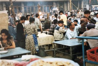 China-Turpan-street food-market-many people