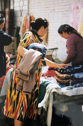 China-Urumchi-Tien Chi Lu market-woman-traditional Uighur pattern