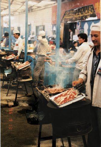 China-Urumchi-Tian Chi Lu markiet-Shish Kebab-cooking-people