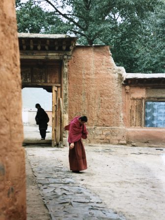 China-Xiahe-monk-gate