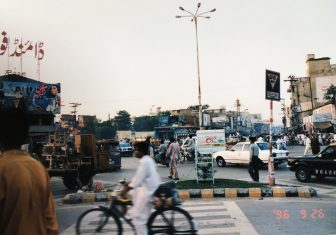 Pakistan-Rawalpindi-street-bicycle-car-people