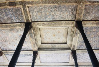 Iran-Isfahan-Chehel Sotoon Palace-ceiling