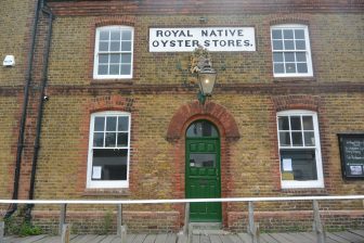 イングランド　ウィッツタブル　レストラン　Royal Native Oyster Stores　外観