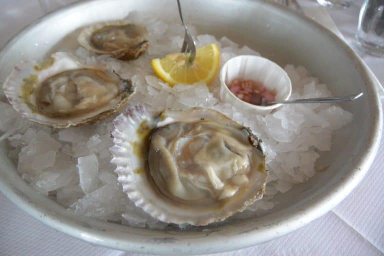 El restaurante y la calle comercial en Whitstable