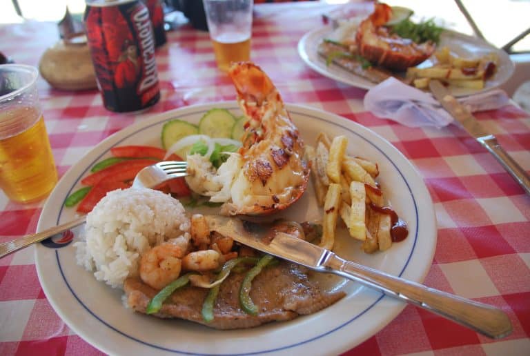 almuerzo-cafe-Playa-Ancon-Mar-Caraibe-Cuba