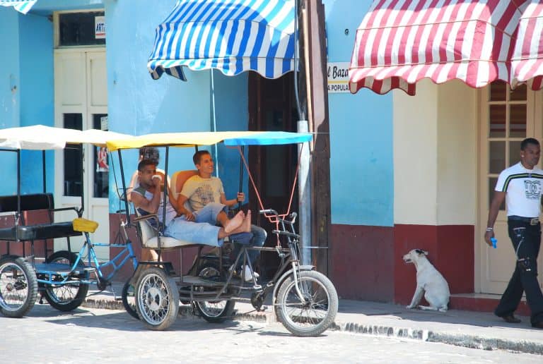 Un paseo en Trinidad, Cuba, bajo un sol abrasador