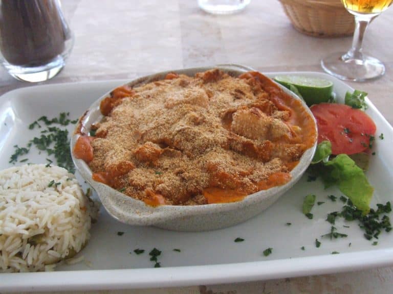 comida-deliciosa-playa-mariscos-Calvi-Córcega-Francia