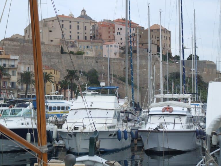 Permanencia de una semana en Calvi, Córcega