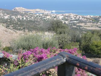 Il panorama di La Balagne la regione di Ile Rousse