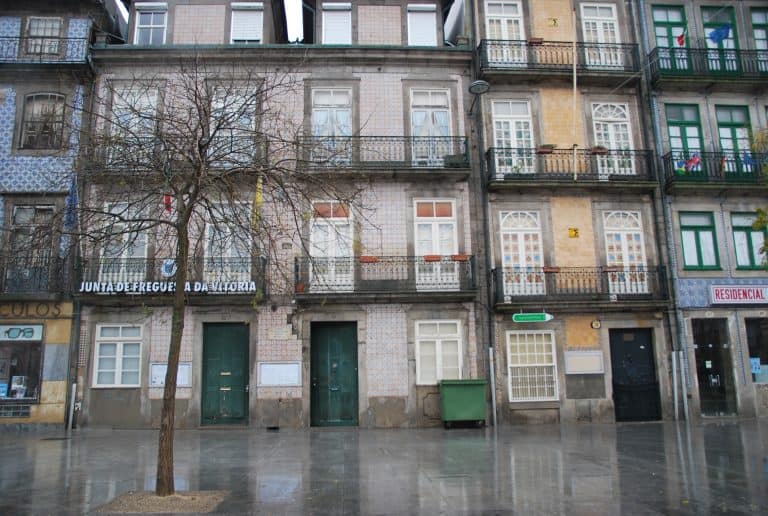 Un salto da uno spazio nel futuro al passato di Porto