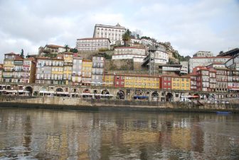 Gira en barco en el Río Douro en Oporto