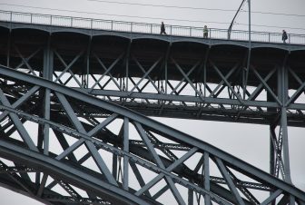 船から見たドン・ルイス１世橋