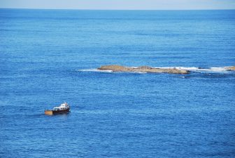 六角形の石柱でできたスタッファ島