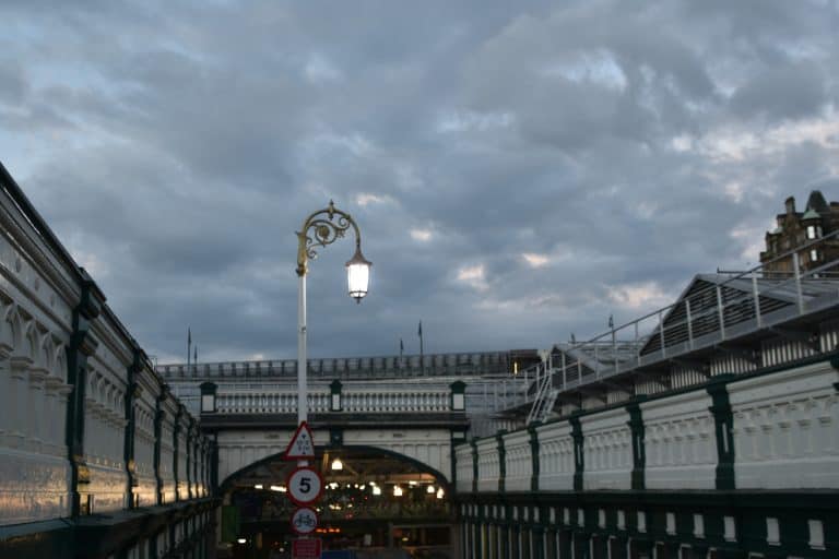 luz-Edimburgo-estación-Escocia