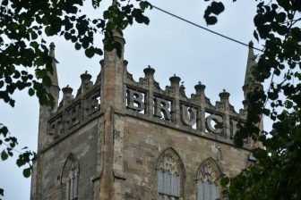 'The Bruce' in alto sull'abbazia di Dunfermline