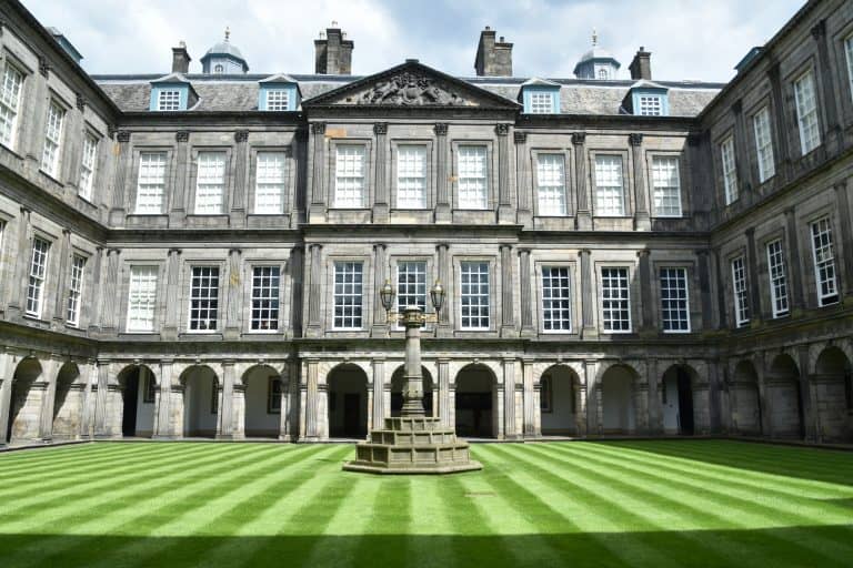 Conociendo a Mary Stuart en el Palacio de Holyroodhouse