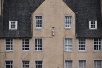Scozia, Edimburgo – finestre marroni, 2010