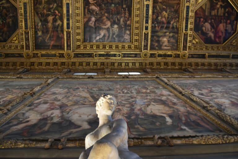 Il lussuoso interno di Palazzo Vecchio l’opposto della parte esterna