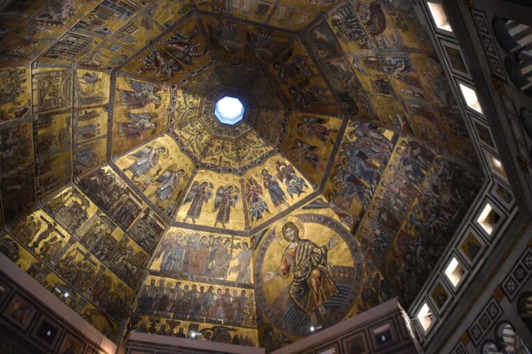 Entrando en el Baptisterio del Duomo de Florencia