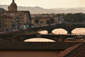 río-Arno-atardecer-Florencia-Toscana-Italia