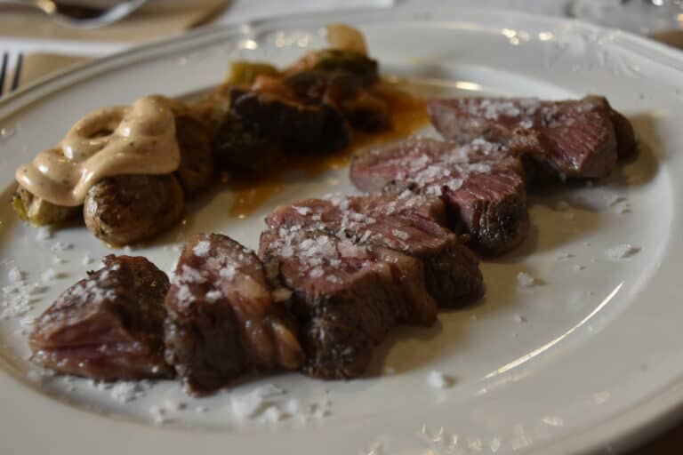 Comida fría en un restaurante en Carmona