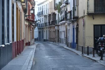 Una strada di Siviglia