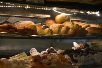 Dolci in un Cafe a Lisbona