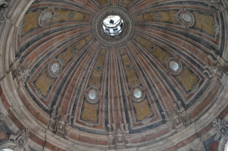 Per prima la Basilica di Estrela a Lisbona