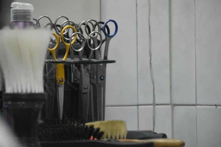 The barbers in Portugal make it side part.