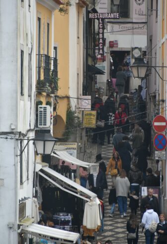 シントラの名物菓子屋Piriquitaのある通り、Rua das Padarias