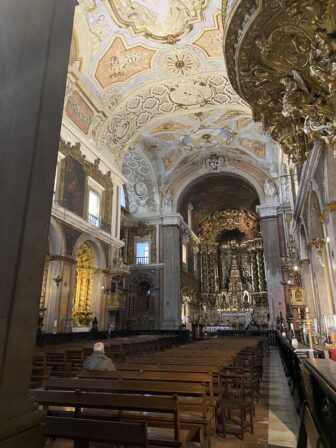 Dentro la chiesa di Santa Caterina