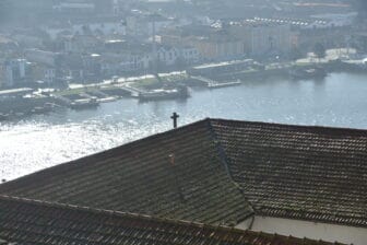 Guardare il panorama sentendo la storia di Porto descritta dalla nostra guida
