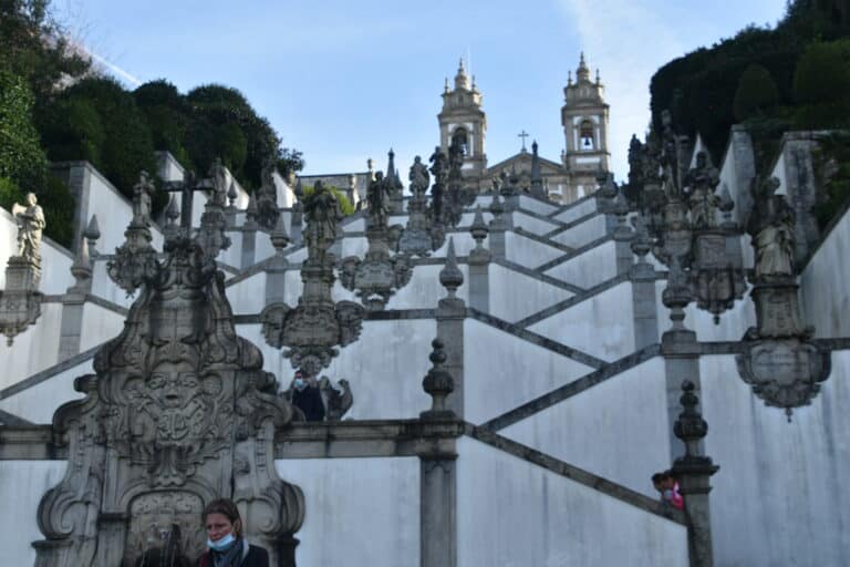 Incredibile scalinata del Santuario di Bom Jesus do Monte