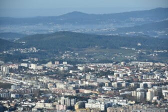 サメイロの聖母の聖地からみたブラガの町