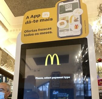 ポルトのマクドナルドの注文用スクリーン