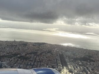 飛行機の窓から見たリスボン