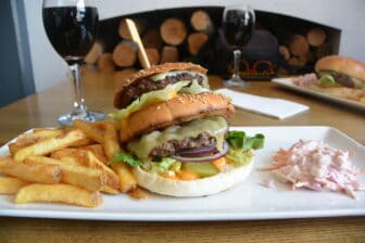 the hamburger of George and Dragon, a pub in Marlow, England 