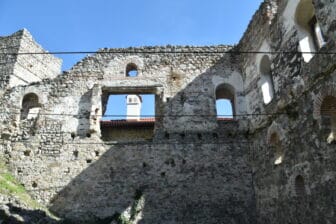 a ruin which could be Bolyaskata Kashta in Melnik, Bulgaria