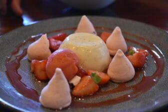 panna cotta al Webb's the Fish Cafe, ristorante a Rye