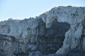 シラクサのボートトリップで見たハート型の洞窟