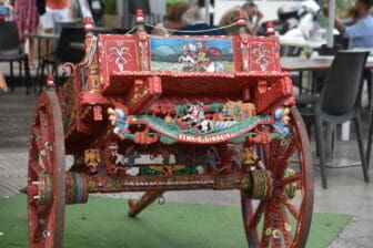 the traditional Sicilian cart seen in Syracuse