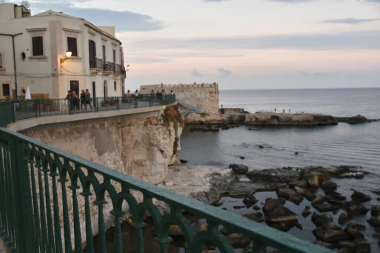 Passeggiata al tramonto a Siracusa