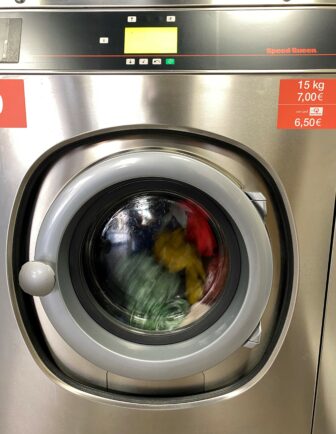 the washing machine we used in the laundrette in Syracuse