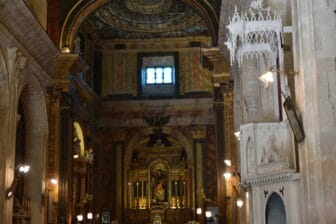 シチリア島、ラグーサ・イブラの教会、Chiesa di San Giacomo Maggioreの中