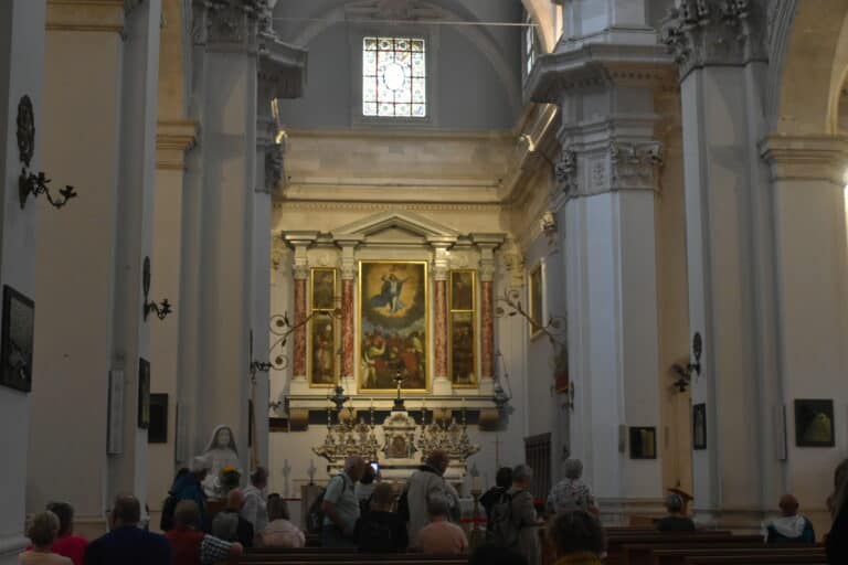 Abbiamo visitato due chiese nella nostra passeggiata a Dubrovnik