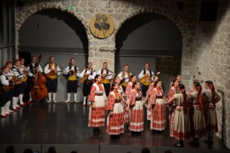 クロアチア、ドゥブロヴニクでの民族舞踊と音楽のショー