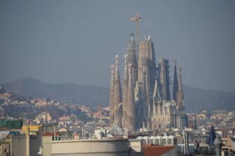 スペイン、バルセロナの大聖堂の屋上から見た風景